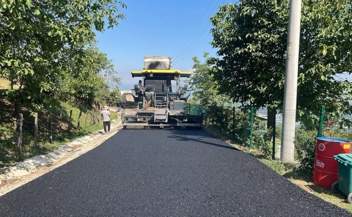 Kavakbıçkı köyünde sıcak asfalt çalışması 
