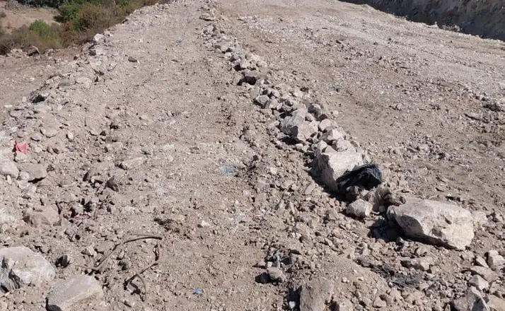Kaya düşmeleri ve heyelan sonrası yeni yol yapılıyor

