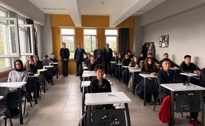 Kaymakam Uzan öğrencilerle bir araya geldi
