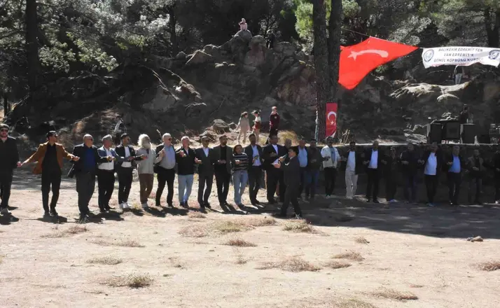 Kazdağları’nda kardeşlik halayı
