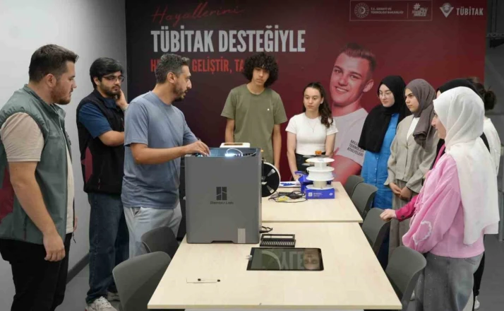 KBÜ’de lise öğrencileri dijital üretim ve yapay zeka eğitimi alıyor 