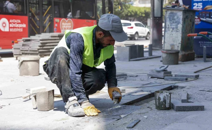 Kent merkezinin üç önemli bulvarına estetik dokunuş 