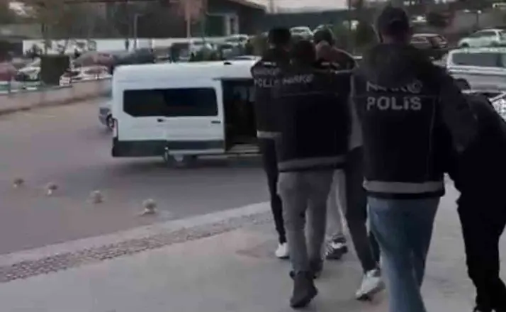 Kırıkkale’de uyuşturucu tacirlerine operasyon: 5 tutuklama
