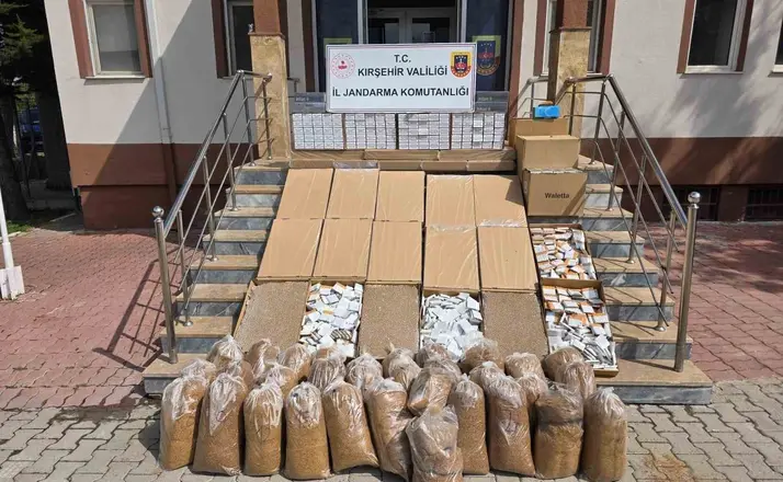 Kırşehir’de 851 bin lira değerinde kaçak makaron ve dolum makinesi ele geçirildi
