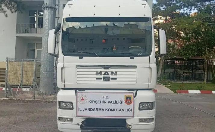 Kırşehir’de şasesi değiştirilen tır yol kontrolünde yakalandı
