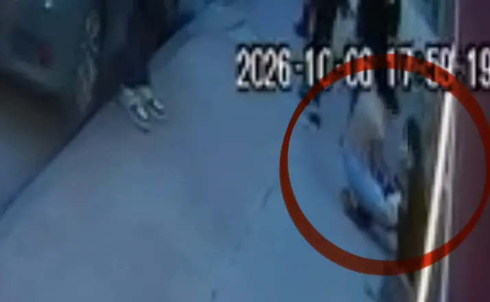 Kıskançlık sebebiyle karısını bıçakladı
