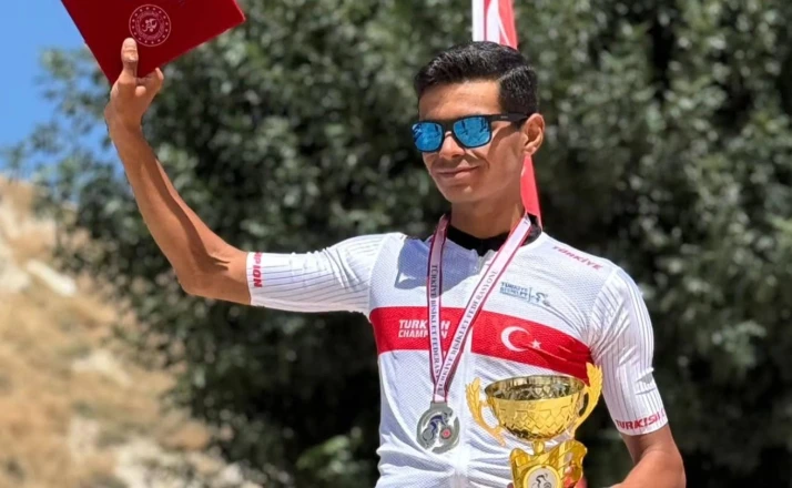 Konya Büyükşehir Belediyesporlu Ahmet Can Akpınar Türkiye Şampiyonu oldu
