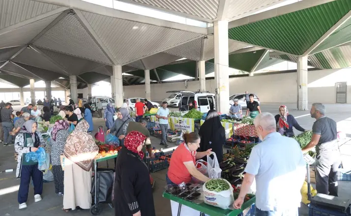 Konya Büyükşehir’in Yerli Ürün Pazarı, üretici ile tüketiciyi doğrudan buluşturuyor