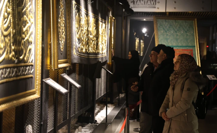 Konya'da Mukaddes Emanetler sergisine yoğun ilgi