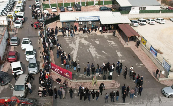 Konya'da plaka değiştirme kuyruğu