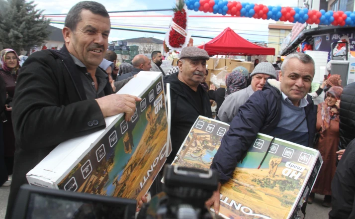 Konya’da ucuz televizyon izdihamı