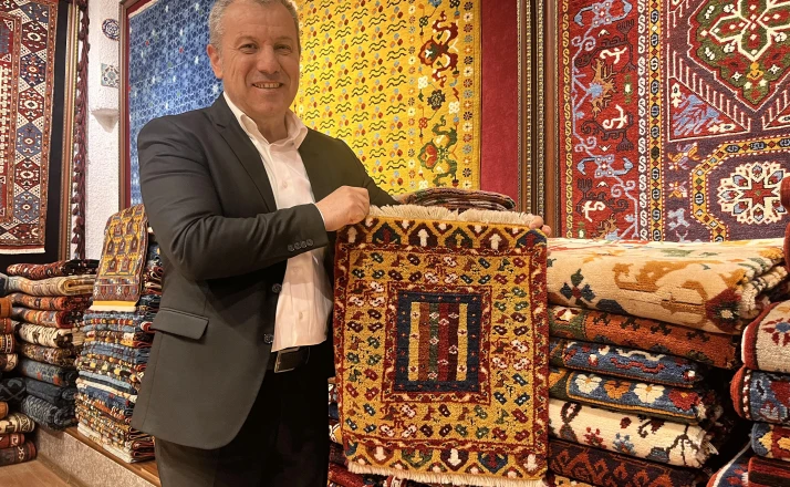Konya'dan gelen koyun yünleri ile dokunan el halıları Türkiye ve Avrupa'daki sarayları süslüyor