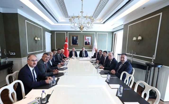 Konya Heyeti Bakan Bak İle Bir Araya Geldi