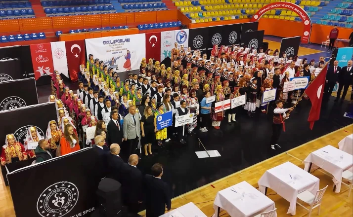 Konya'nın da katıldığı "Halk Oyunları Yıldızlar Grup Yarışmaları" başladı