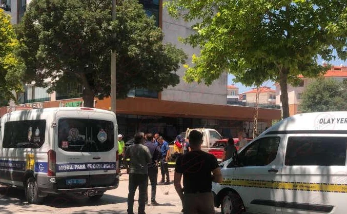 Konya'nın merkezinde araç yayalara çarptı! 2 kişi hayatını kaybetti