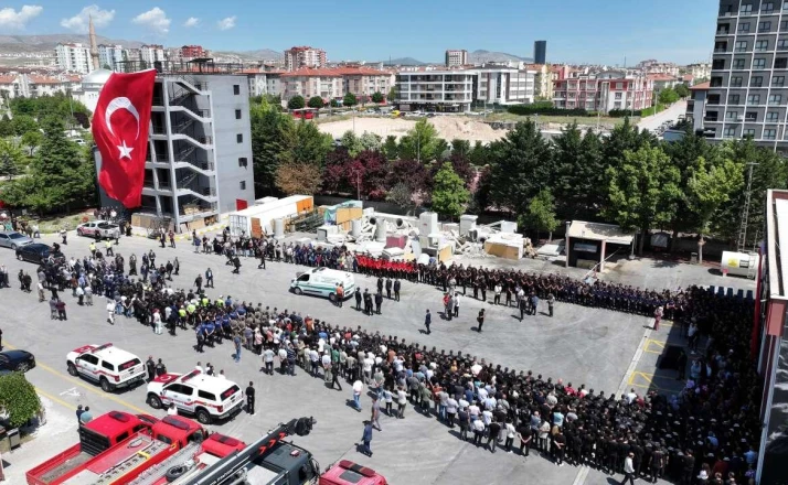 Konya şehidine ağladı! İtfaiyeci Mehmet Tekeli gözyaşlarıyla toprağa verildi