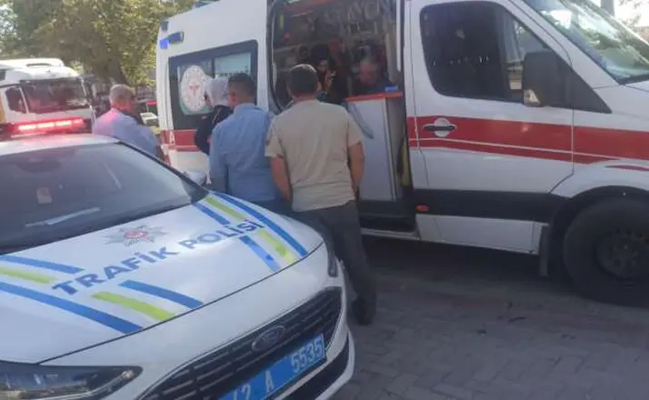 Konya’da 3 araç birbirine girdi! 2 kişi yaralandı