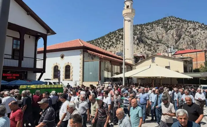 Konya’da eski belediye başkanına son görev! Dualarla uğurlandı