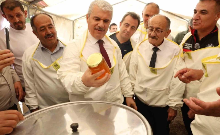 Konya’da geleneksel bal hasadı programı