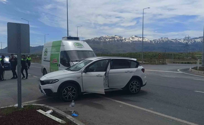 Konya’da otomobil ile kamyonet çarpıştı: 4 yaralı