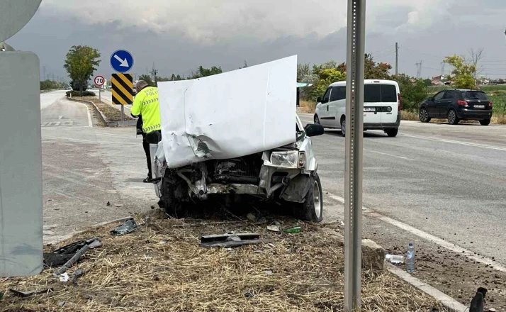Konya’da otomobiller çarpıştı: 1’i ağır 5 yaralı