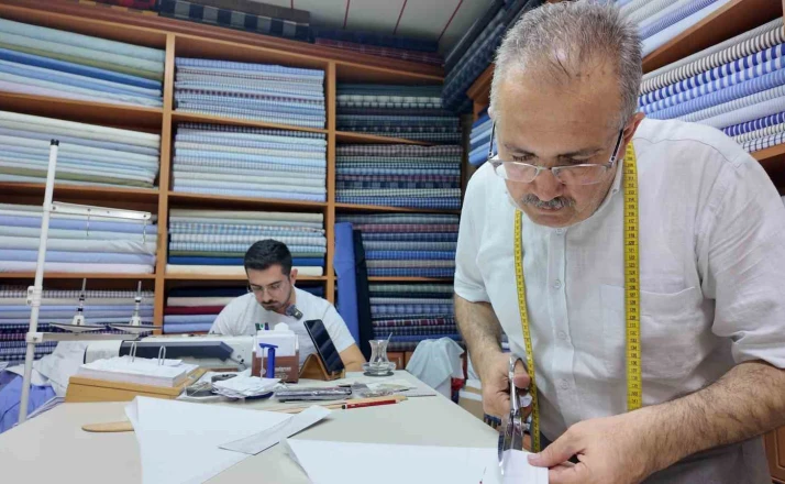 Konya’da üç kuşaktır desen desen gömlek dikiyorlar