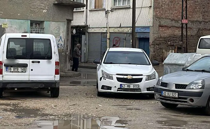 Konya’da zemin çöktü, doğalgaz ve su boruları hasar gördü