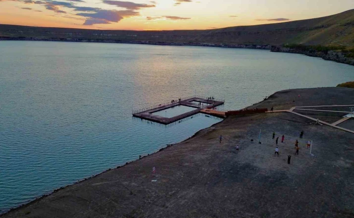 Konya’nın doğal plajlarından Acıgöl ilgi çekiyor