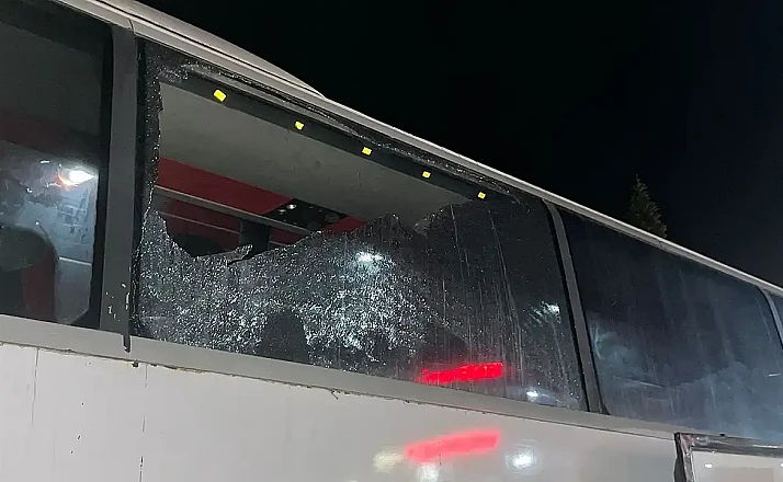 Konyaspor taraftarına taşlı saldırı! Alanyaspor'dan sert kınama geldi