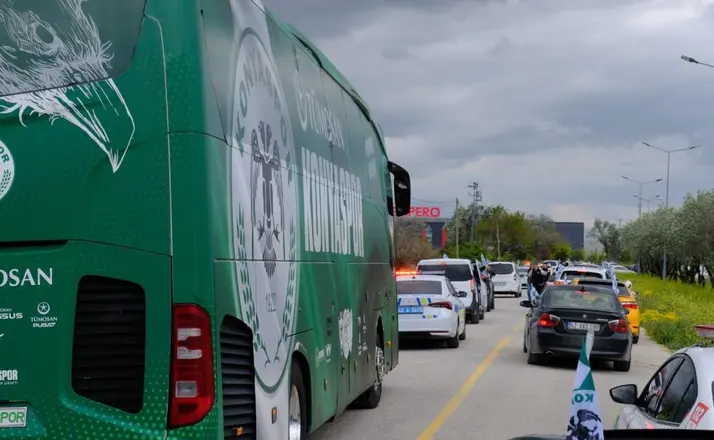 Konyaspor’un takım otobüsüne haciz kararı: Boş otobüs hazır bekliyor!