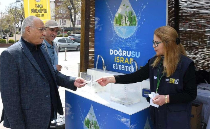 KOSKİ, Kültürpark’ta açtığı stantta ücretsiz perlatör dağıtıyor