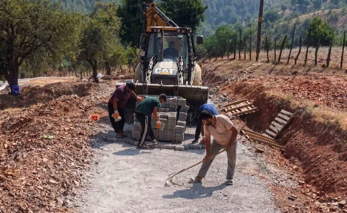 Kozan Belediyesi’nden 11 mahallede dev yol atağı 