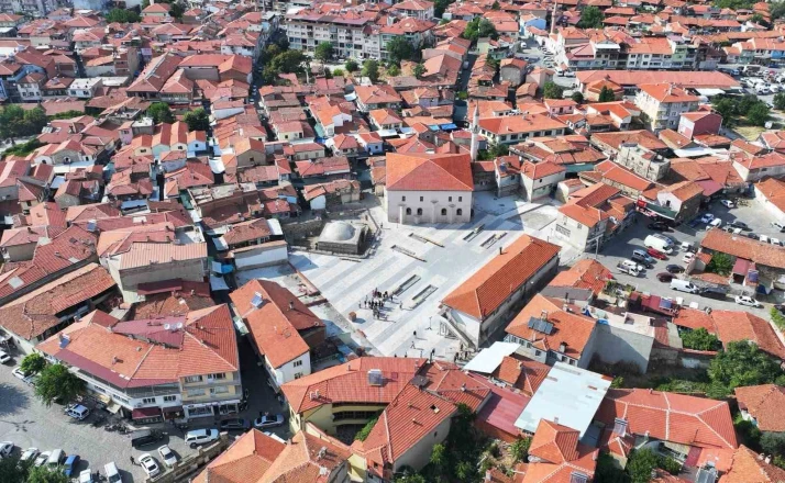 Kula’nın tarihi merkezine yeni meydan 