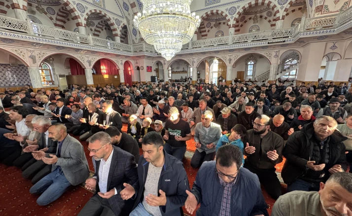 Kulu'da bayram namazında camiler doldu