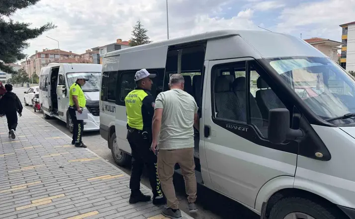 Kulu’da okul servisleri ve çevrelerine sıkı denetim
