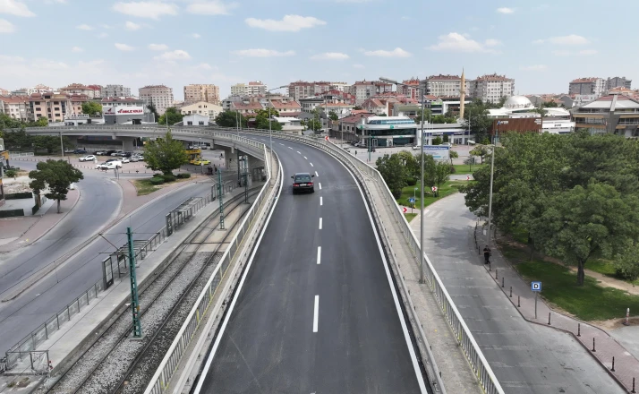 Kunduracılar Üst Geçidi'nde asfalt yenilendi