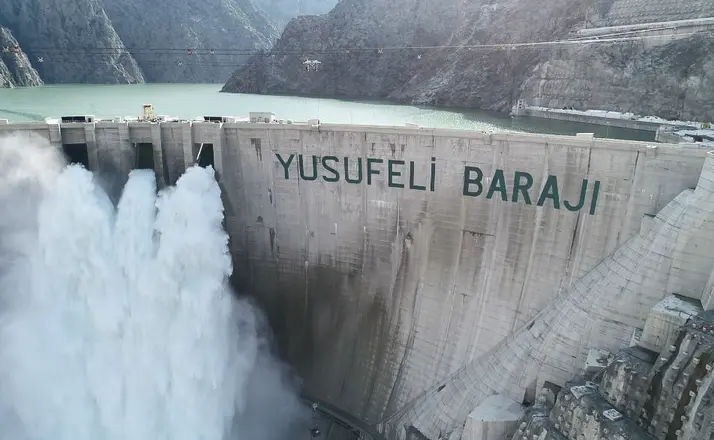 Kurak yılda rekor üreten Yusufeli, dört barajın da verimini artırdı
