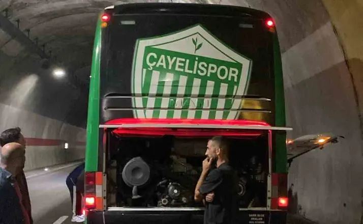Kurban ve dualarla uğurlanan Çayelispor, tünelde mahsur kaldı
