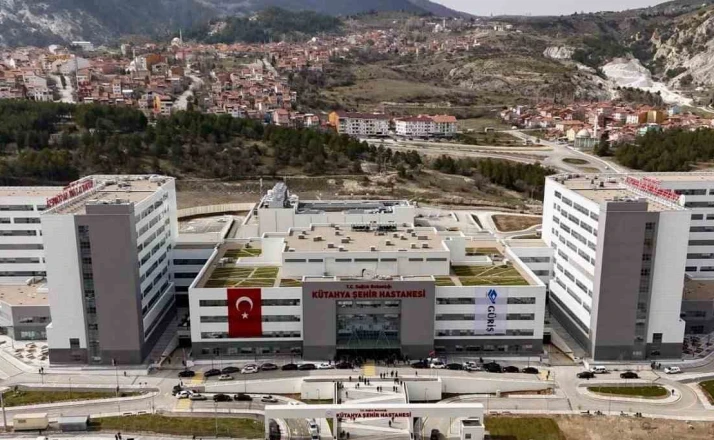 Kütahya Şehir Hastanesi’nde 76 yaşındaki kanser hastasına genel anestezisiz ameliyat 