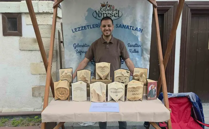 Kütahya’da hurda kitaplar sanat eserine dönüşüyor
