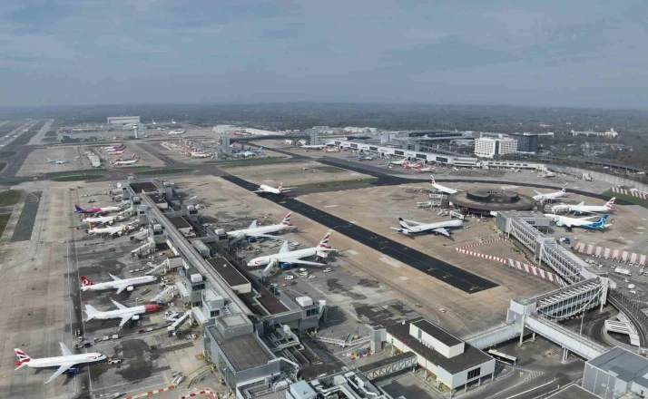 Londra’daki Gatwick Havalimanı’nda su kesintisi: Tuvaletler çalışmadı, restoranlar kapandı 
