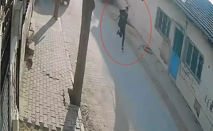 Manisa’da okul önünde silahlı saldırı: 2 yaralı
