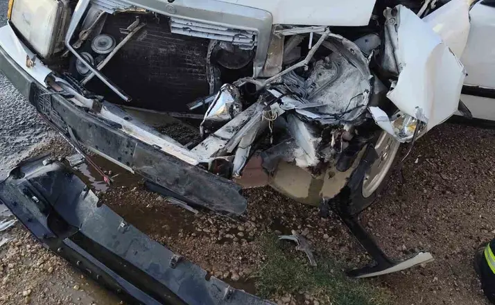 Mardin’de otomobil ile hafif ticari araç çarpıştı: 1 yaralı
