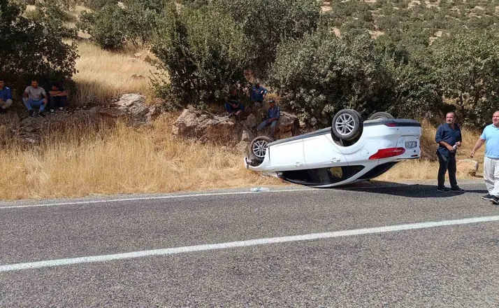 Mardin’de takla atan otomobilde hasar oluştu
