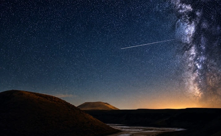 Meke Krater Gölü’nde Perseid meteor yağmuru görsel şölen sundu