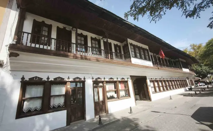 Menteşe’deki bazı tarihi taşınmazlar Mihrişah Valide Sultan Vakfı’na tescil ediliyor
