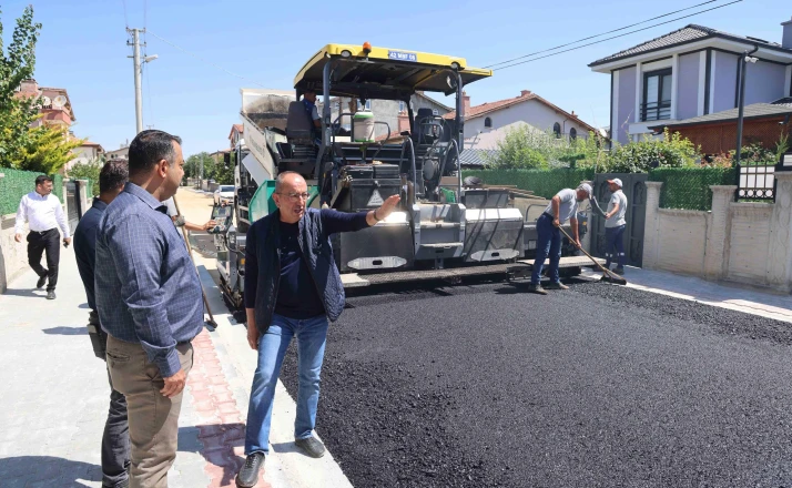 Meram'da yol, asfalt, parke seferberliği tüm hızıyla sürüyor