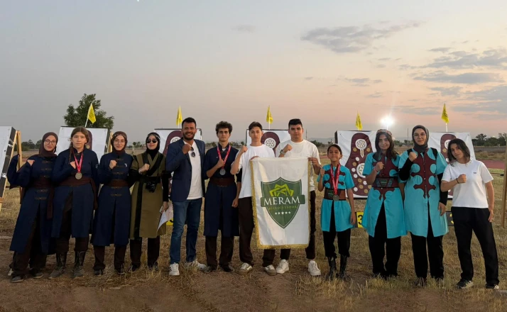 Meramlı okçular Bölge Şampiyonası'nda kürsüden inmedi