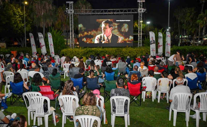 Mersin’de açık havada sinema keyfi 