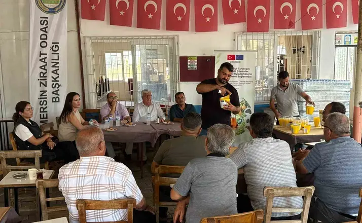 Mersin’de çiftçilere Akdeniz meyve sineğiyle mücadele eğitimi
